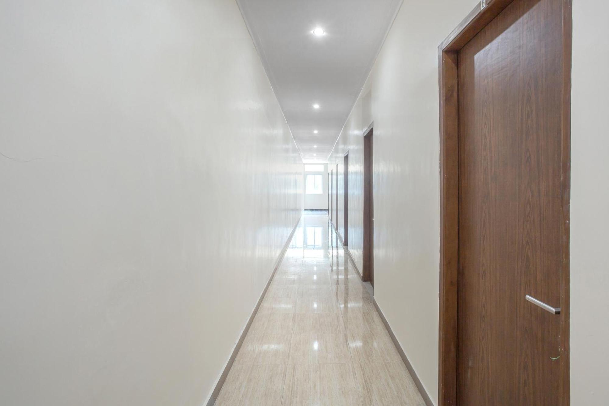 Super Oyo Capital O 134 Lg Residence Surabaia Exterior foto