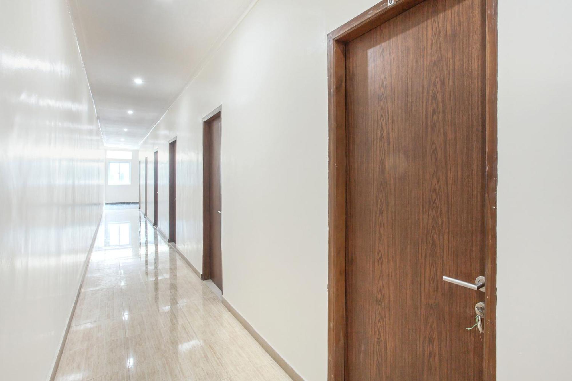 Super Oyo Capital O 134 Lg Residence Surabaia Exterior foto